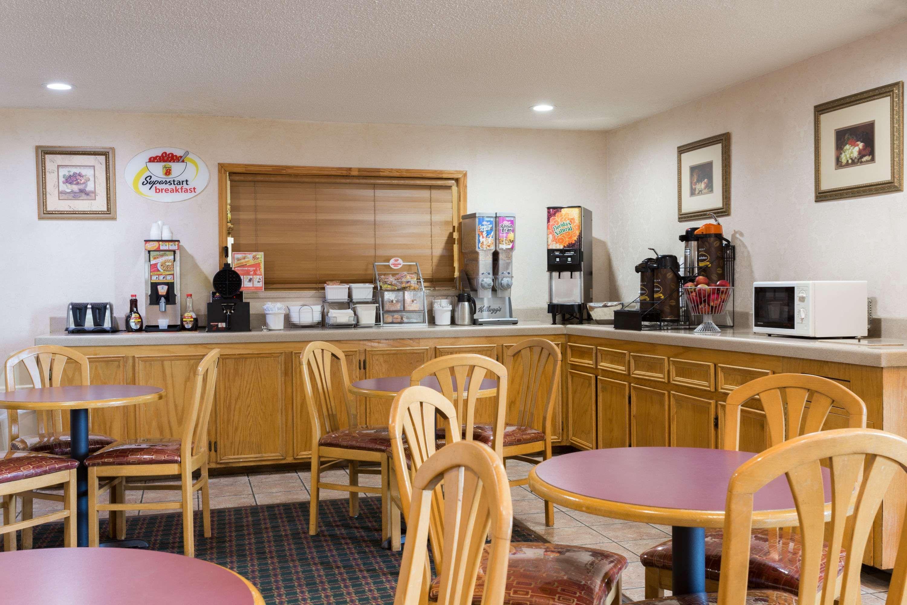 Hotel Super 8 By Wyndham Dickson Esterno foto