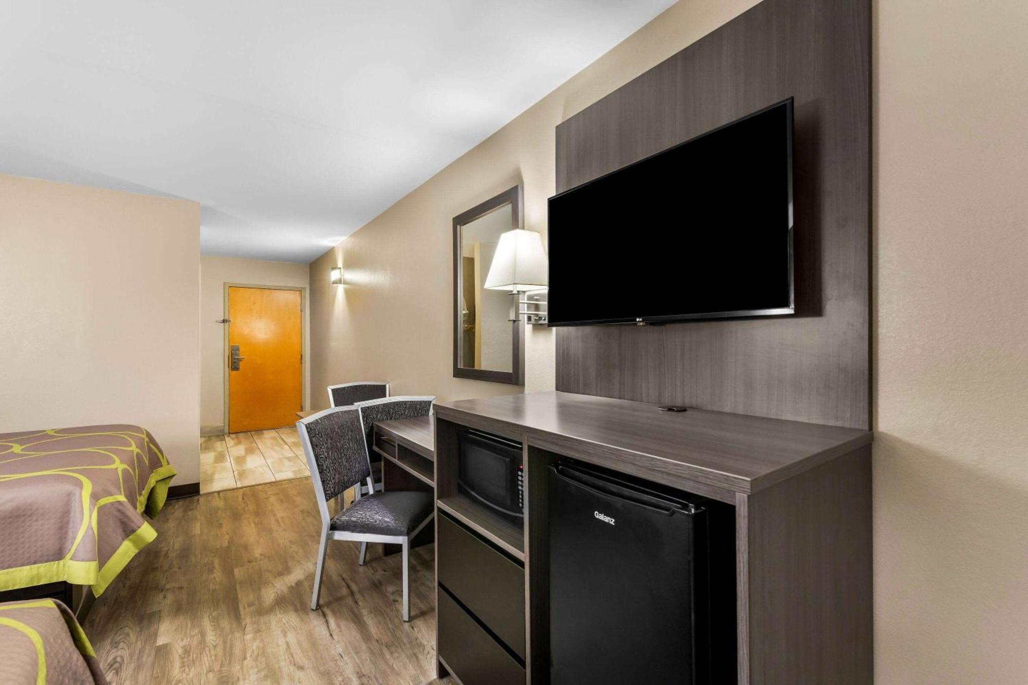 Hotel Super 8 By Wyndham Dickson Esterno foto